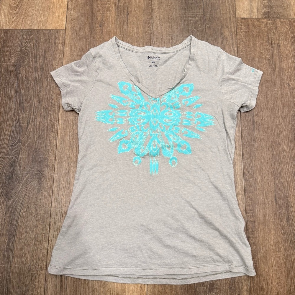 Columbia v neck graphic tribal tee